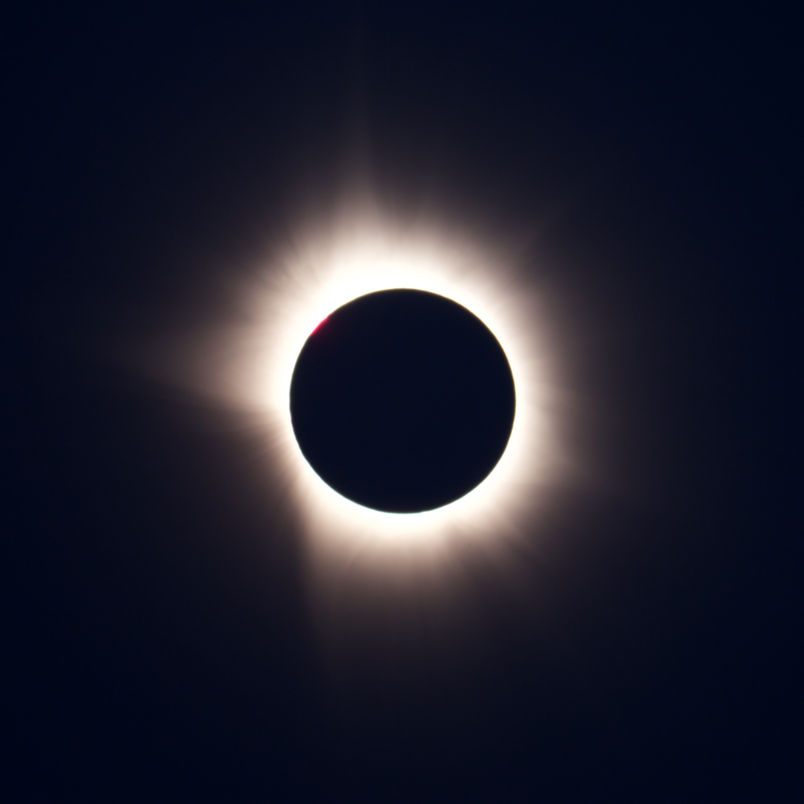Couronne solaire autour de la Lune pendant la totalité à Valladolid